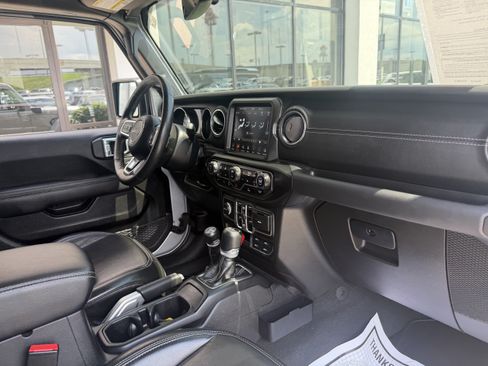 Used 2022 Jeep Wrangler Unlimited Sahara w/ Cold Weather Group AWD/4WD image 30