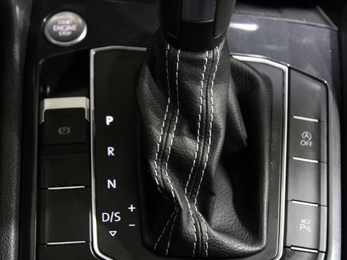 Used 2021 Volkswagen Tiguan SEL Premium R-Line image 17