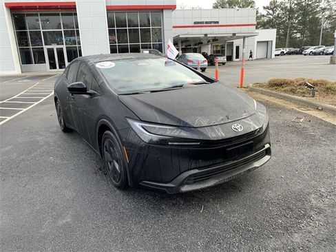 Used 2024 Toyota Prius LE image 2