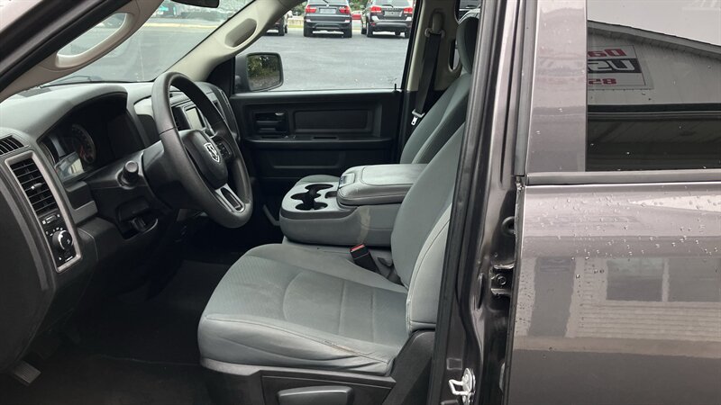 Used 2019 RAM 1500 Express w/ Express Value Package AWD/4WD image 10