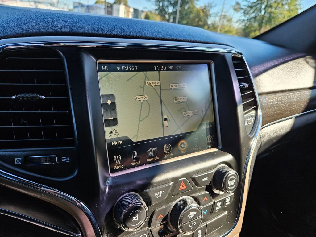 Used 2015 Jeep Grand Cherokee Limited w/ Luxury Group II AWD/4WD image 23