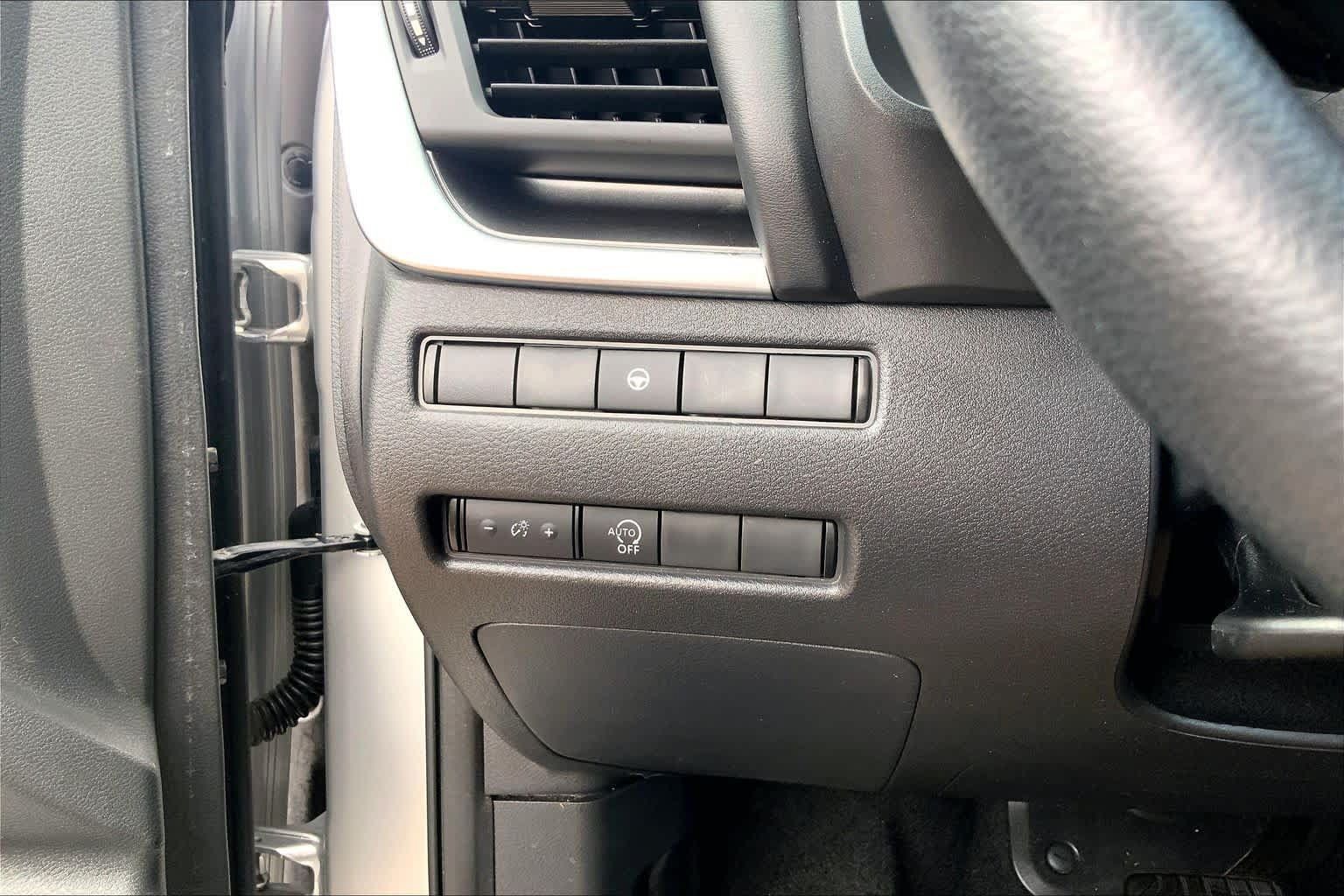 Used 2023 Nissan Rogue SV AWD/4WD image 36