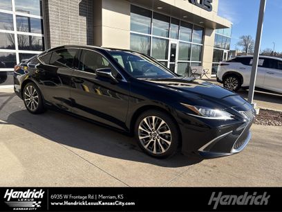 Used 2020 Lexus ES 300h w/ Premium Package
