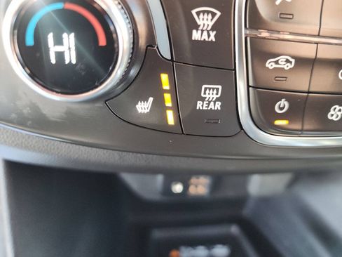 Used 2023 Chevrolet Traverse RS AWD/4WD image 38