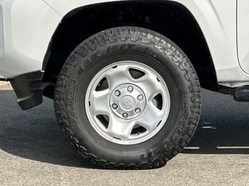 Used 2020 Toyota Tacoma SR image 28