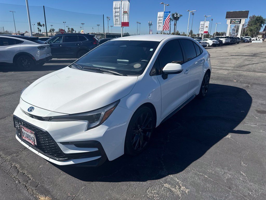 Used 2025 Toyota Corolla SE FWD image 4