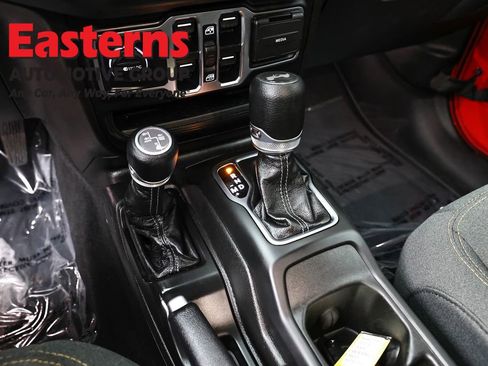 Used 2025 Jeep Wrangler Unlimited Sahara image 13