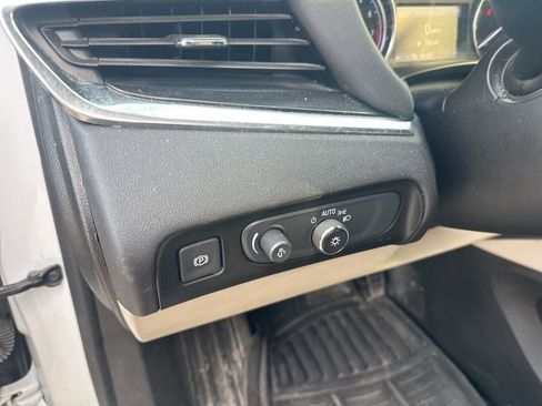 Used 2021 Buick Enclave Essence image 20