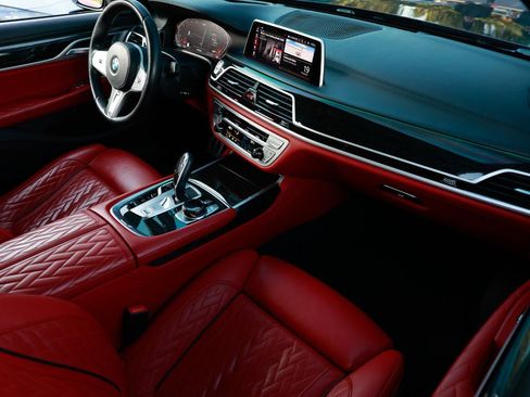 Used 2021 BMW 750i xDrive w/ Luxury Rear Seating Package image 20