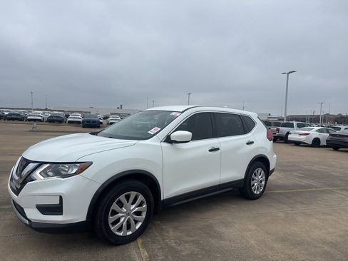 Used 2017 Nissan Rogue S image 6