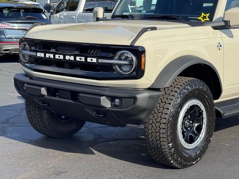New 2025 Ford Bronco Outer Banks w/ Sasquatch Package image 38