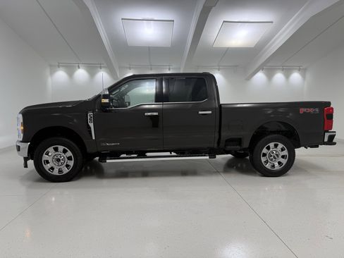 Used 2025 Ford F350 Lariat w/ Chrome Package image 5