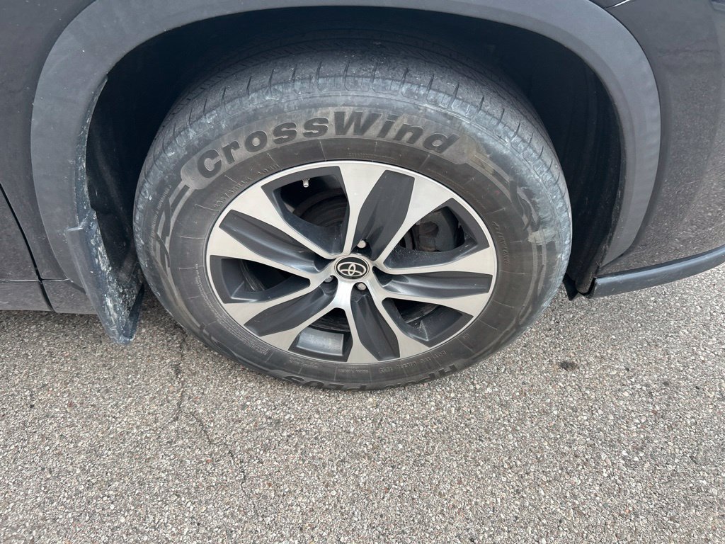 Used 2020 Toyota Highlander XLE AWD/4WD image 20