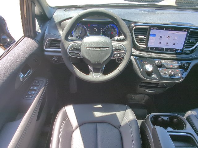 New 2027 Chrysler Pacifica Select w/ Family Tech Group FWD image 7