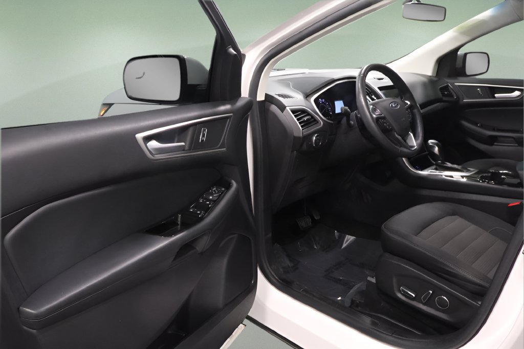 Used 2018 Ford Edge SEL w/ Equipment Group 201A AWD/4WD image 9