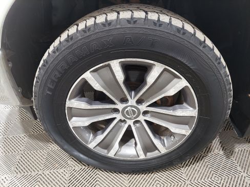 Used 2017 Nissan Titan S AWD/4WD image 7
