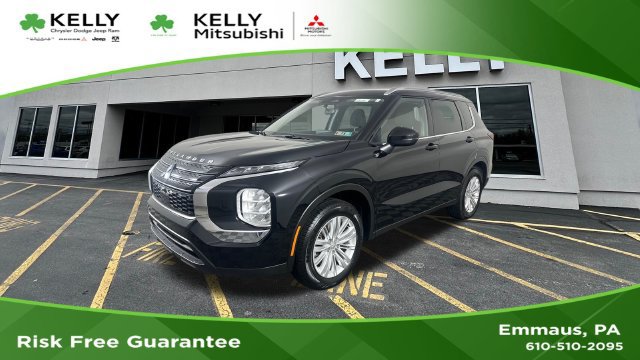 Used 2023 Mitsubishi Outlander ES AWD/4WD image 1