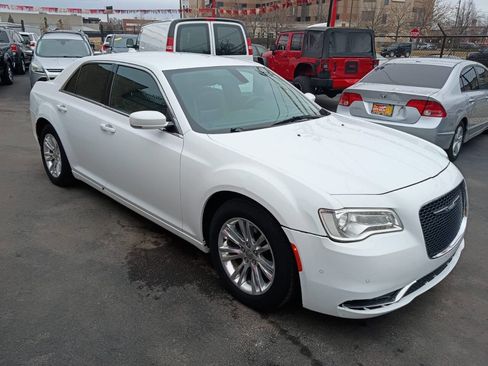 Used 2017 Chrysler 300 Limited w/ 300 Premium Group image 4