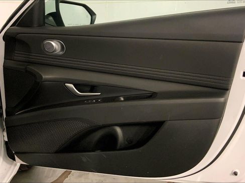 Used 2025 Hyundai Elantra SEL FWD image 28