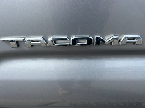 Used 2020 Toyota Tacoma TRD Off-Road w/ Technology Package AWD/4WD image 35