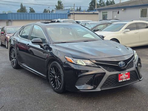 Used 2018 Toyota Camry SE FWD image 5