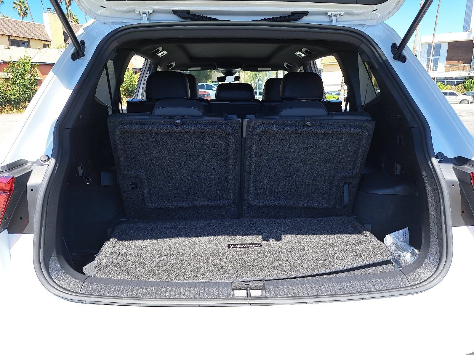 Used 2023 Volkswagen Tiguan SE R-Line FWD image 13