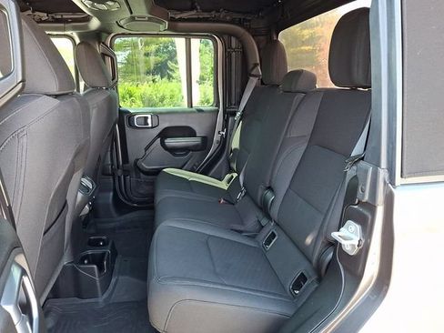 Used 2022 Jeep Gladiator Sport AWD/4WD image 10