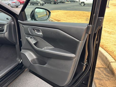 Used 2025 Nissan Rogue SV image 12