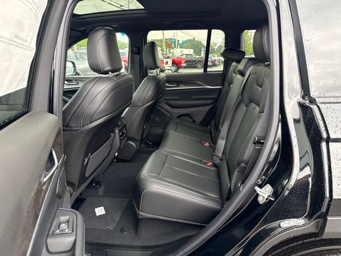 New 2026 Jeep Grand Cherokee Limited w/ Limited Altitude Package AWD/4WD image 23