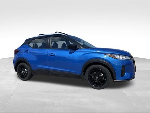 Used 2024 Nissan Kicks SV w/ Interior Electronics Package FWD image 2