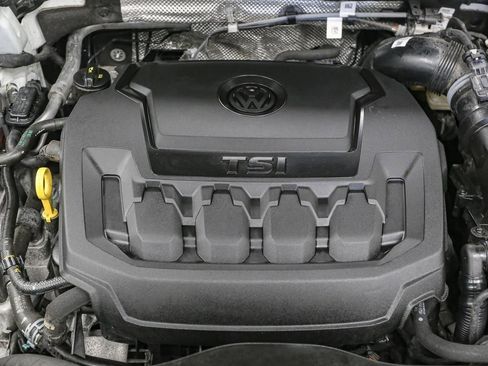 Certified 2024 Volkswagen Tiguan SE R-Line image 19