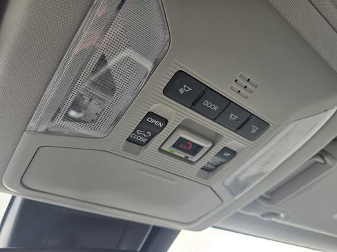 Used 2025 Toyota RAV4 XLE Premium image 34