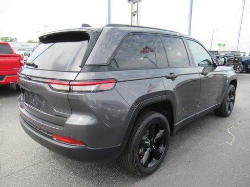 Used 2024 Jeep Grand Cherokee Limited w/ Black Appearance Package RWD image 5
