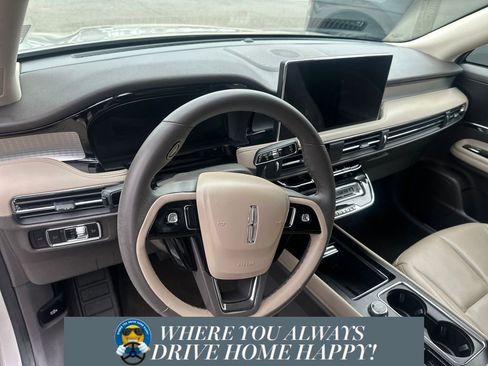 Certified 2023 Lincoln Corsair FWD w/ Equipment Group 101A image 11