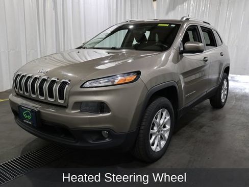 Used 2017 Jeep Cherokee Latitude w/ Safety/Convenience Group AWD/4WD image 27