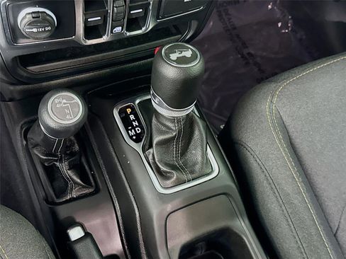 Used 2024 Jeep Wrangler Unlimited Sport AWD/4WD image 17