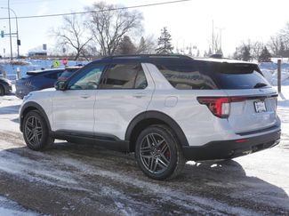 New 2026 Ford Explorer ST-Line w/ ST-Line Street Pack video 2