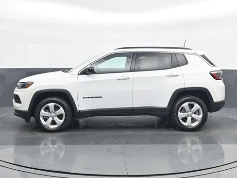 Used 2022 Jeep Compass Latitude image 3