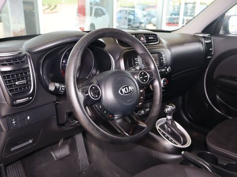 Used 2018 Kia Soul FWD image 15