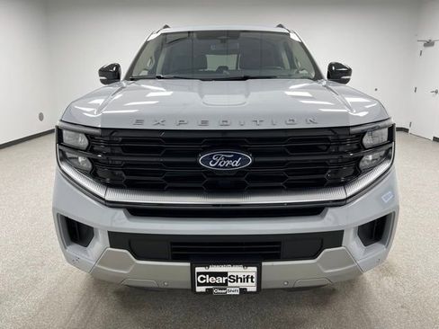 Used 2025 Ford Expedition Platinum AWD/4WD image 3