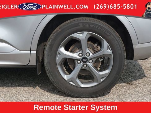 Used 2024 Ford Escape ST-Line w/ Tech Pack #1 AWD/4WD image 9