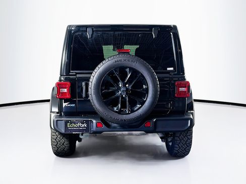 Used 2024 Jeep Wrangler Unlimited Sahara AWD/4WD image 7