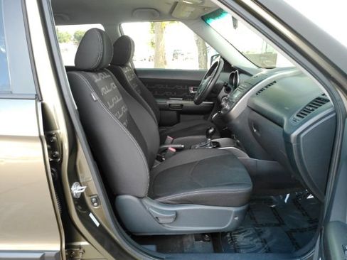 Used 2012 Kia Soul + w/ Audio Pkg FWD image 18
