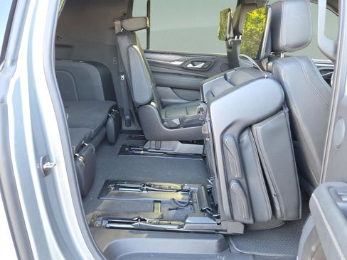 Used 2024 GMC Yukon XL Denali w/ Advanced Technology Package image 20
