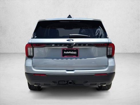 New 2026 Ford Explorer Active RWD image 8