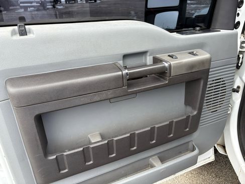 Used 2011 Ford F350 XLT w/ XLT Interior Pkg image 12