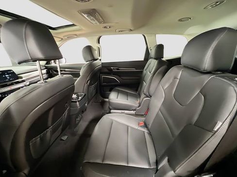 New 2025 Kia Telluride S image 26