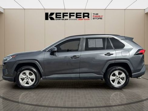 Used 2021 Toyota RAV4 XLE FWD image 2