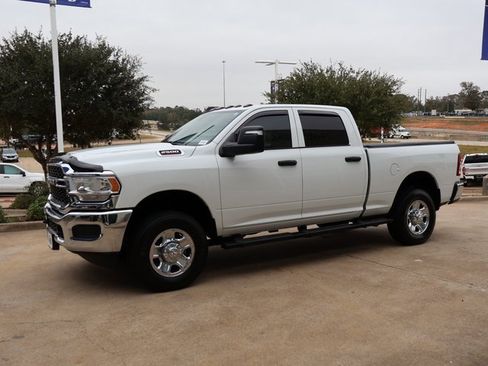 Used 2024 RAM 2500 Tradesman w/ Chrome Appearance Group image 8