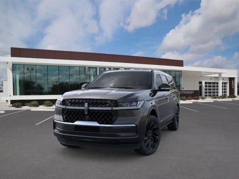 New 2026 Lincoln Navigator L Reserve AWD/4WD image 2